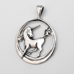 Colgante de plata Unicornio rodeado