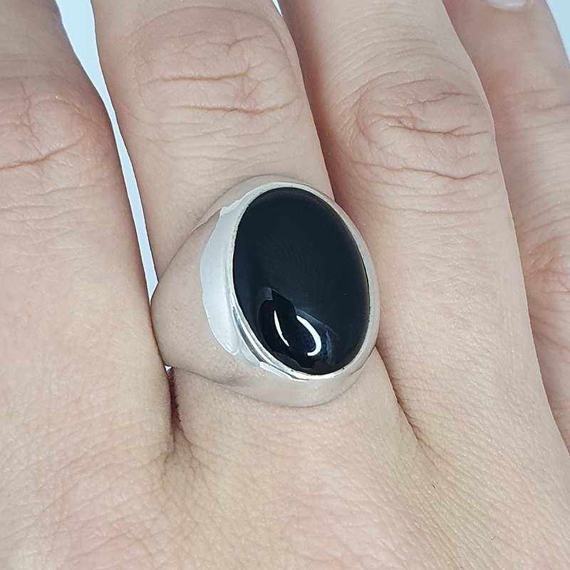 Anello con sigillo in pietra nera onice argento Anello con sigillo in pietra nera onice argento