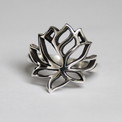 Rose and leaves ring