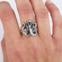 Anillo de la serpiente y el lirio