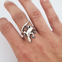 Salamander lizard gecko ring