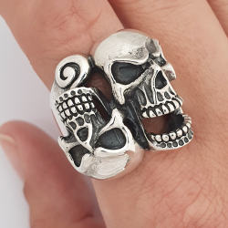 Anello in argento teste morte invertita