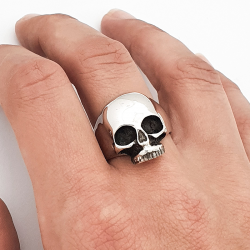 Smooth skull ring Keith Richards style