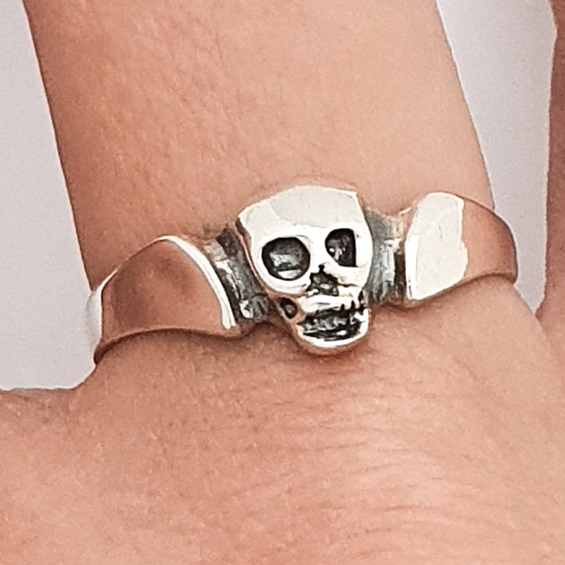 Small skull ring