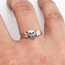 Small skull ring