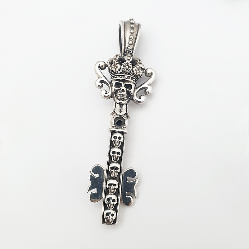 Pendentif argent clé et têtes de mort