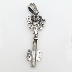 key and skulls silver pendant