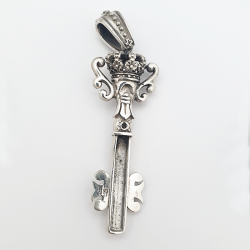 Pendentif argent clé et têtes de mort