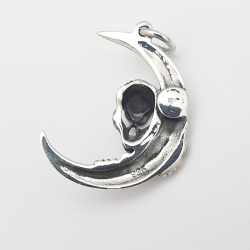 Pendant skull and moon