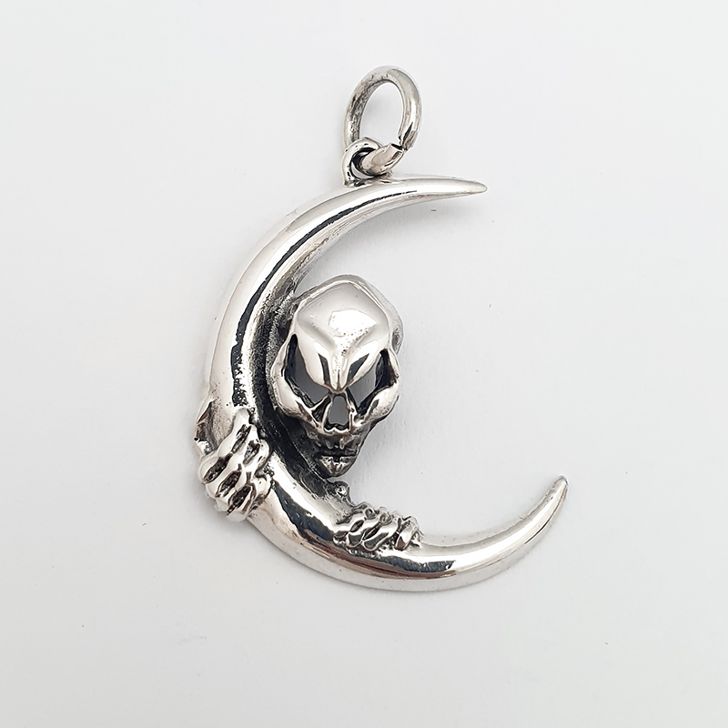 Pendentif tête de mort et lune Pendentif tête de mort et lune