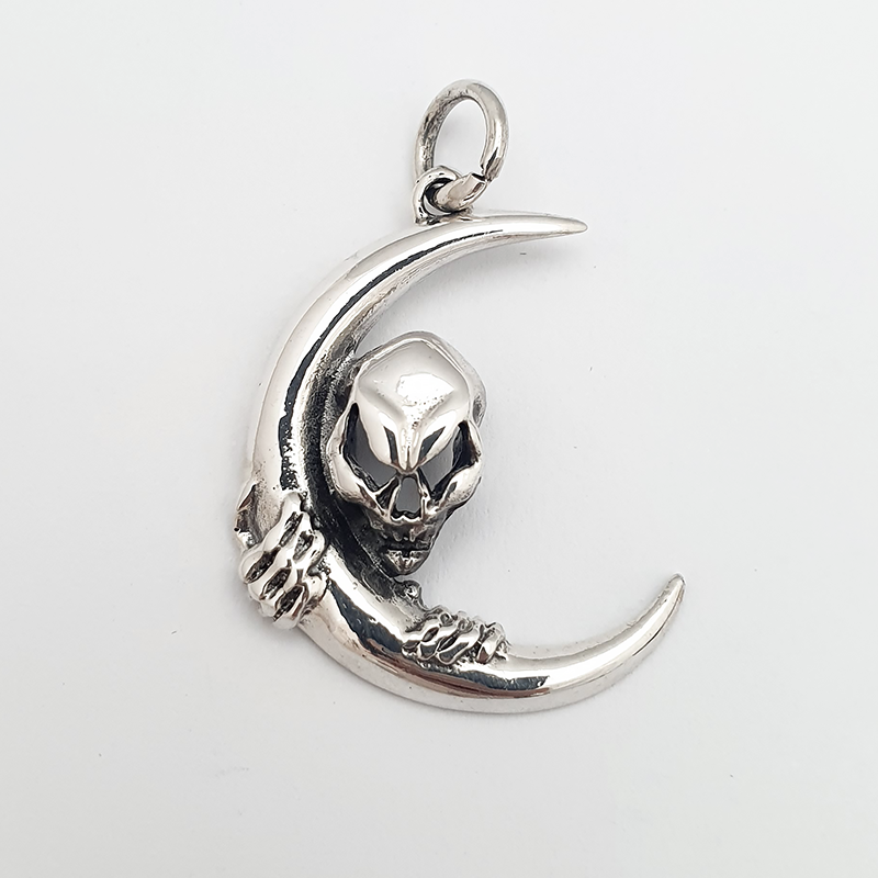 Pendant skull and moon