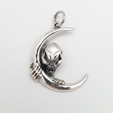 Pendant skull and moon